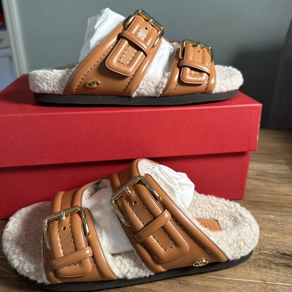 Valentino Garavani Leather Slide Sandals Almond EU37 US6.5 NIB $1100 Luxury - Picture 3 of 13
